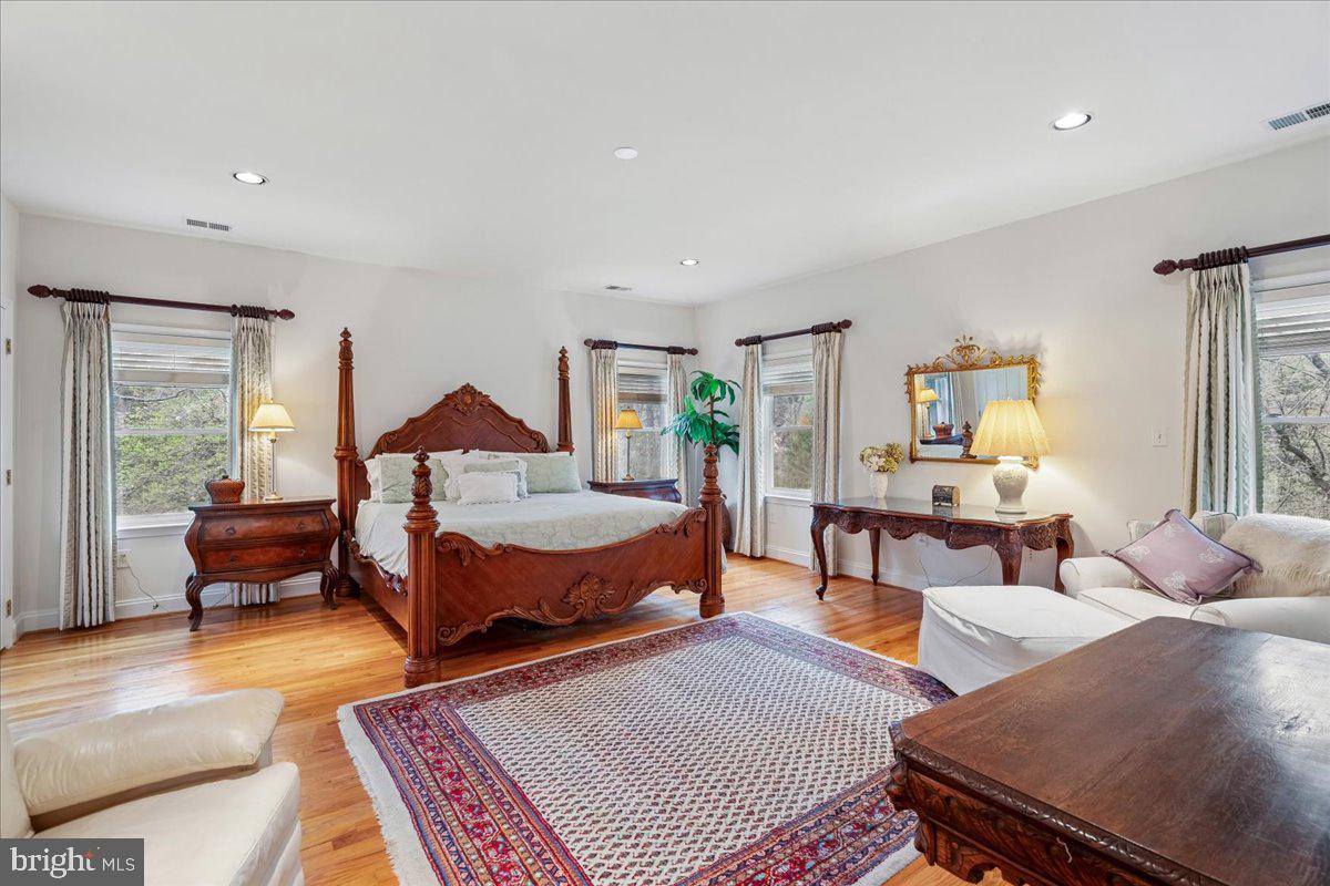 POTOMAC MANOR - Residential