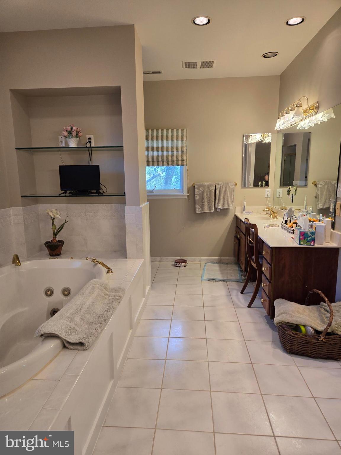 POTOMAC MANOR - Residential