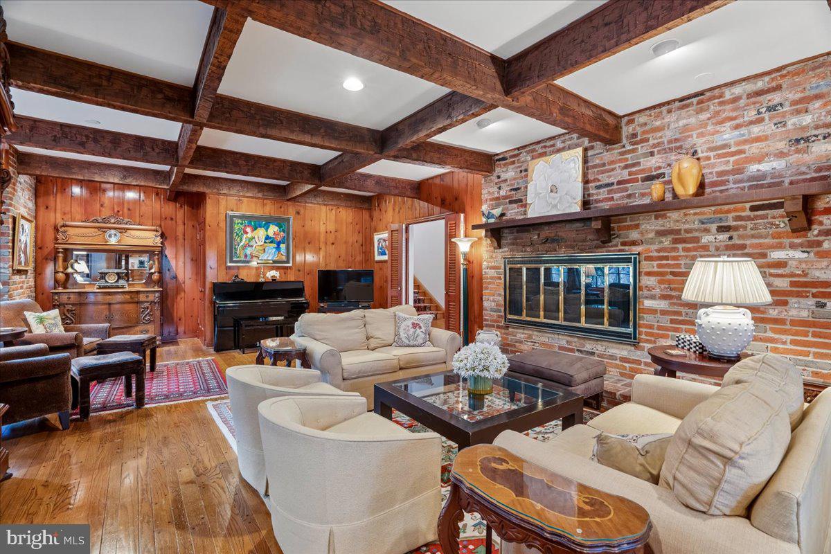 POTOMAC MANOR - Residential