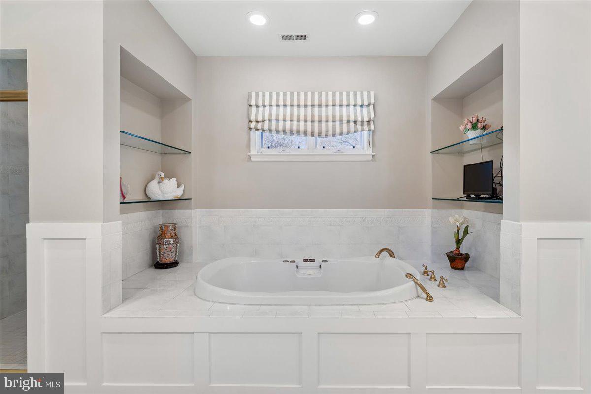 POTOMAC MANOR - Residential