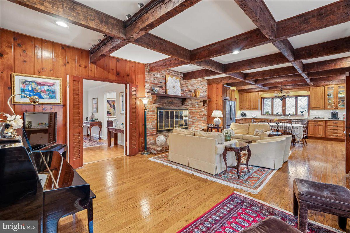 POTOMAC MANOR - Residential