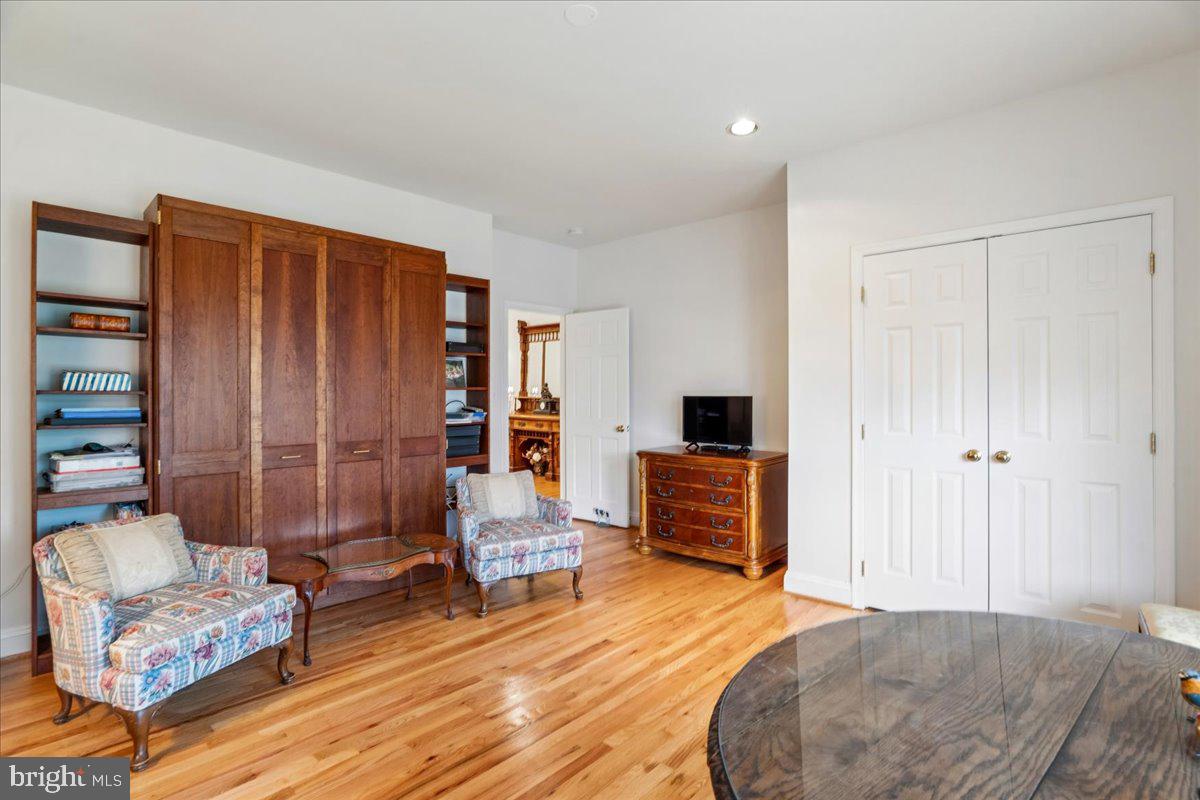 POTOMAC MANOR - Residential