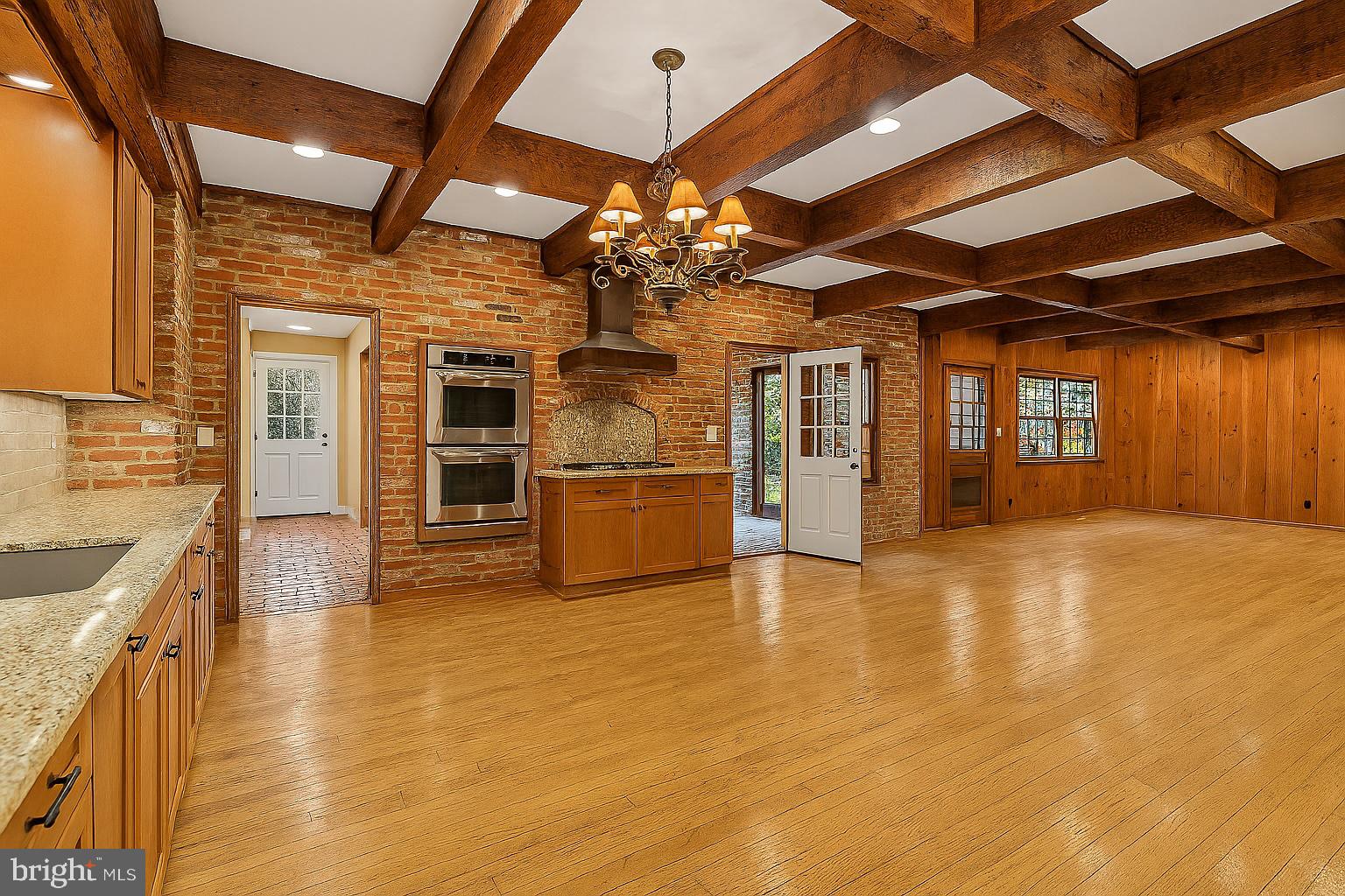 POTOMAC MANOR - Residential