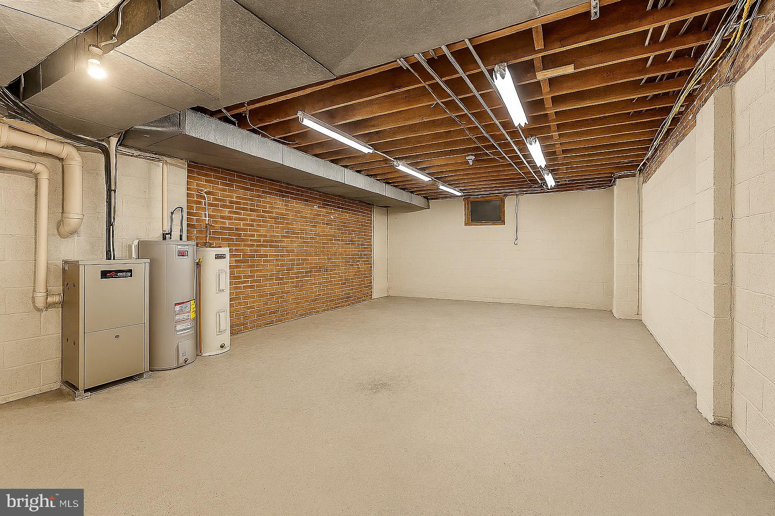 POTOMAC MANOR - Residential