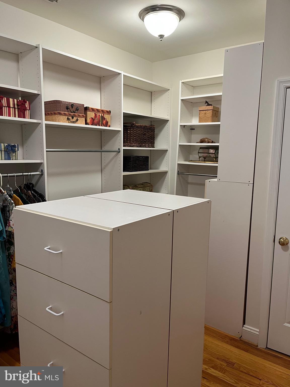 POTOMAC MANOR - Residential