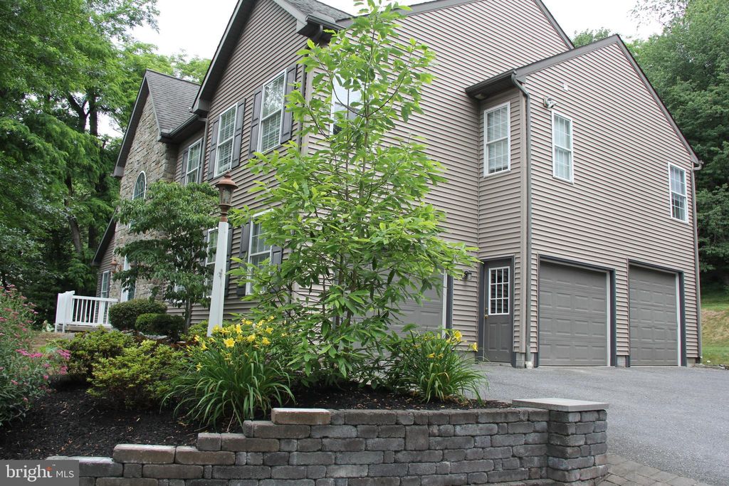 Photo of 1674 Stony Battery Road, Lancaster, PA 17601 (MLS # PALA2050382)