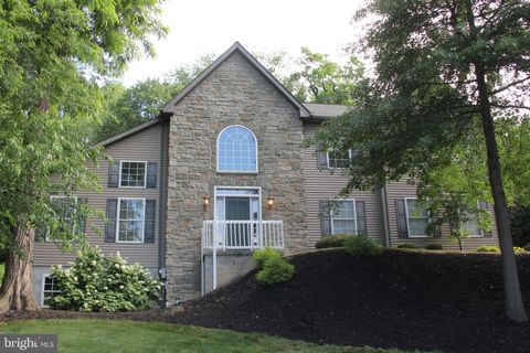 Photo of 1674 Stony Battery Road, Lancaster, PA 17601 (MLS # PALA2050382)