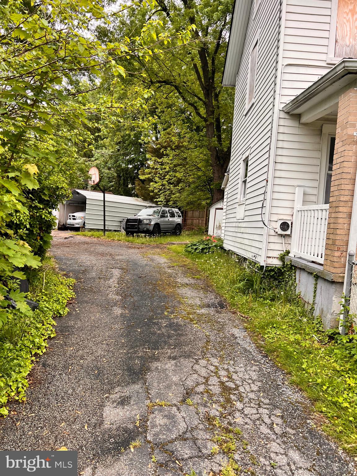 518 INGLESIDE AVENUE