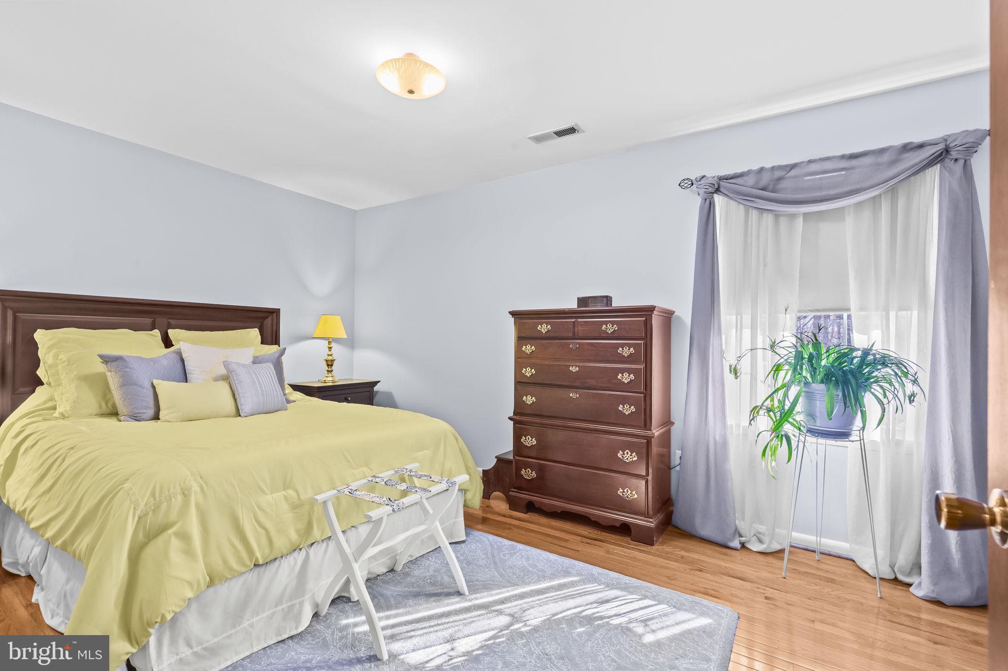 QUEEN ANNE ESTATES - Residential