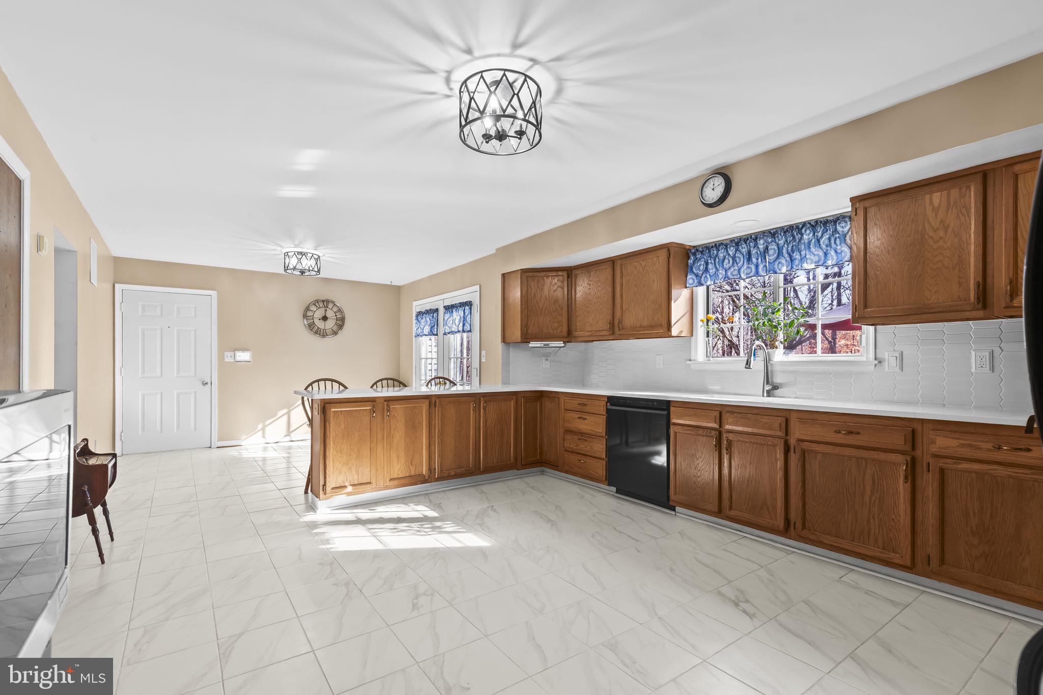 QUEEN ANNE ESTATES - Residential