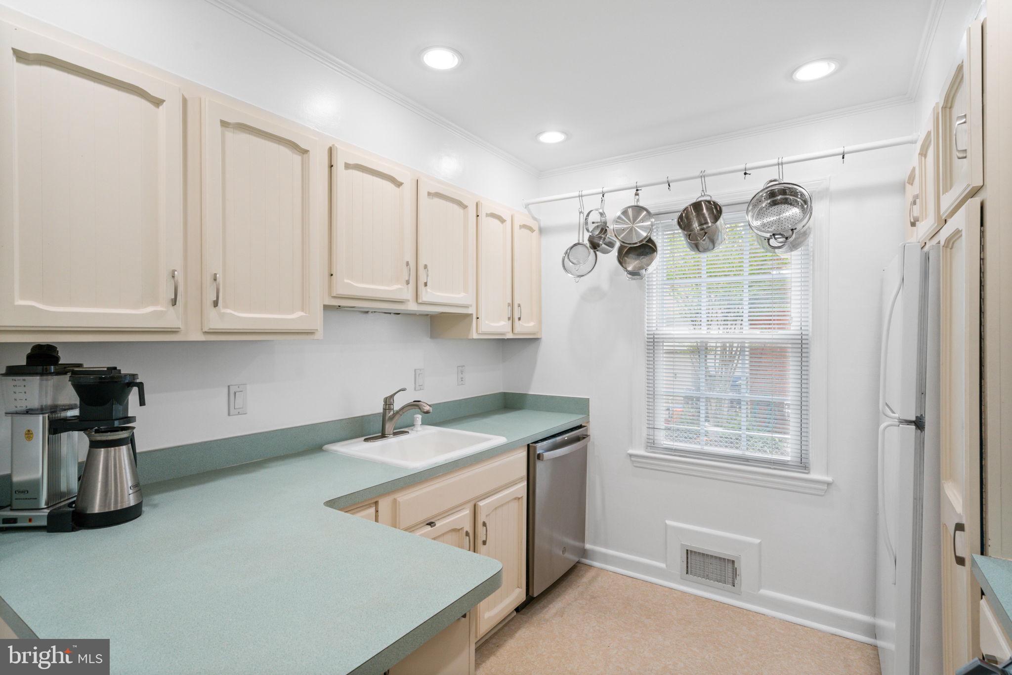 JEFFERSON MANOR - Residential