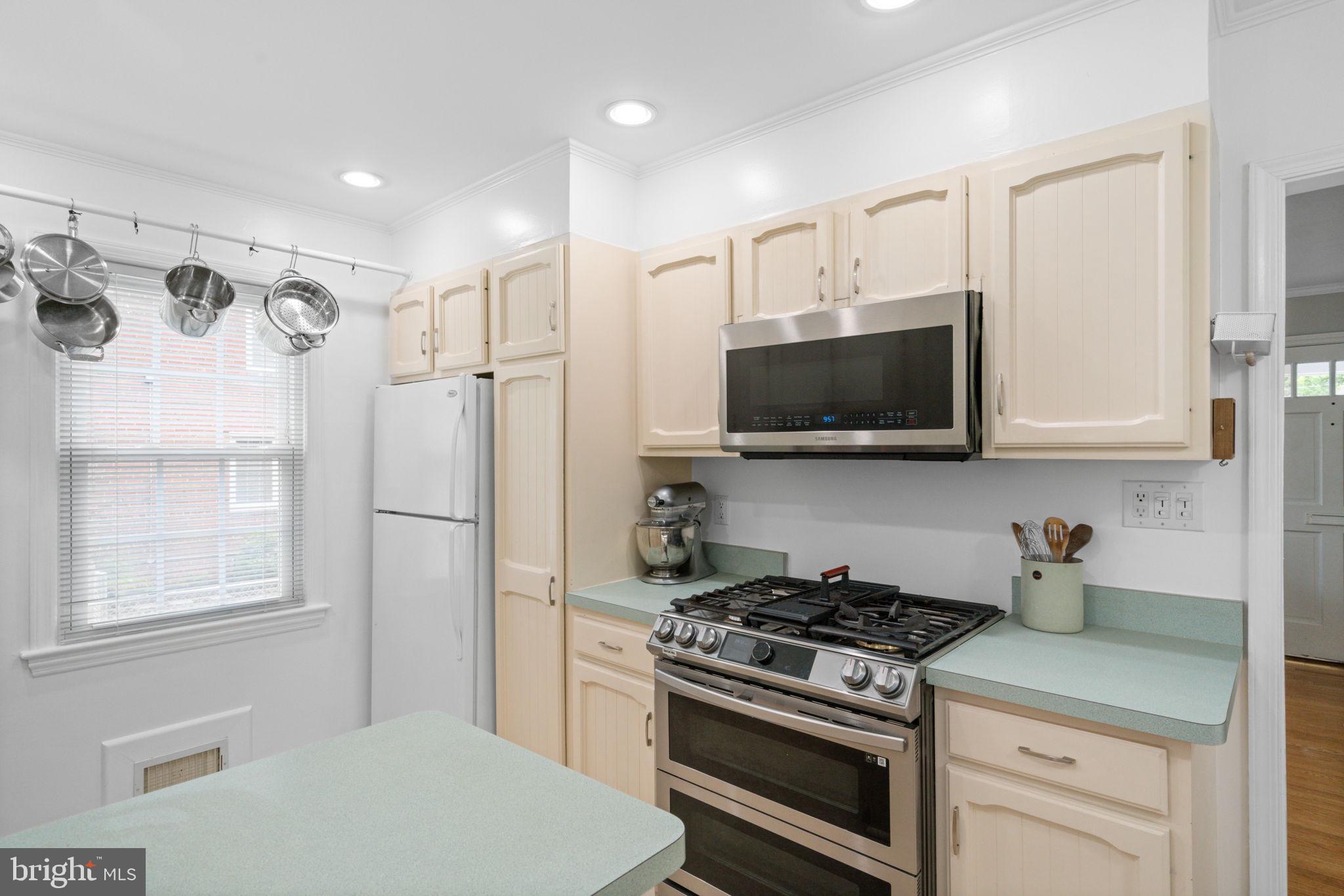 JEFFERSON MANOR - Residential