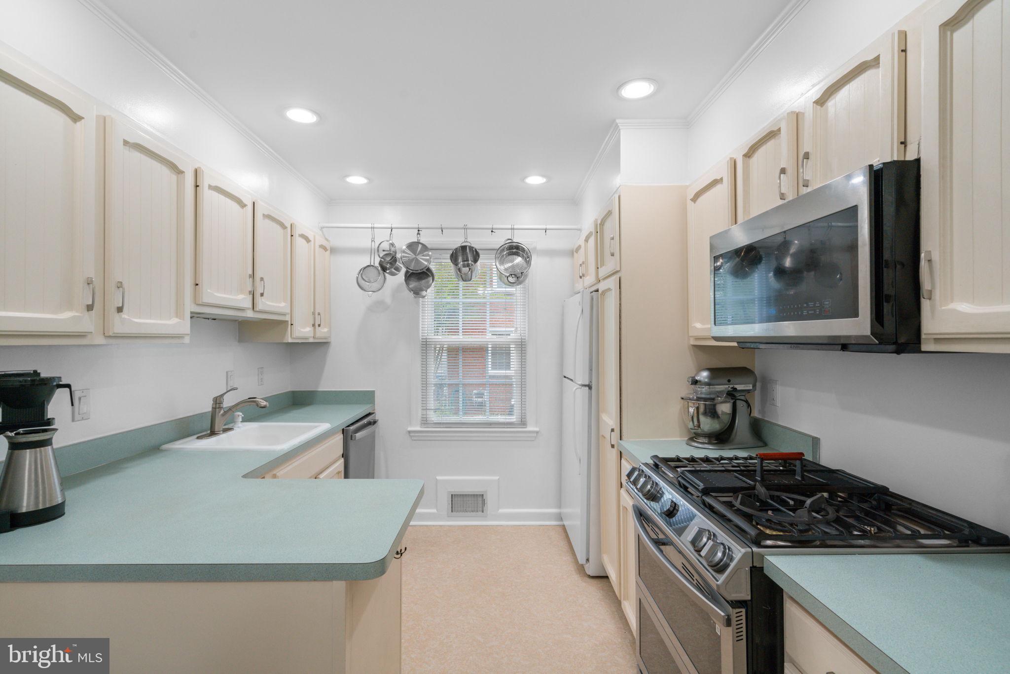 JEFFERSON MANOR - Residential