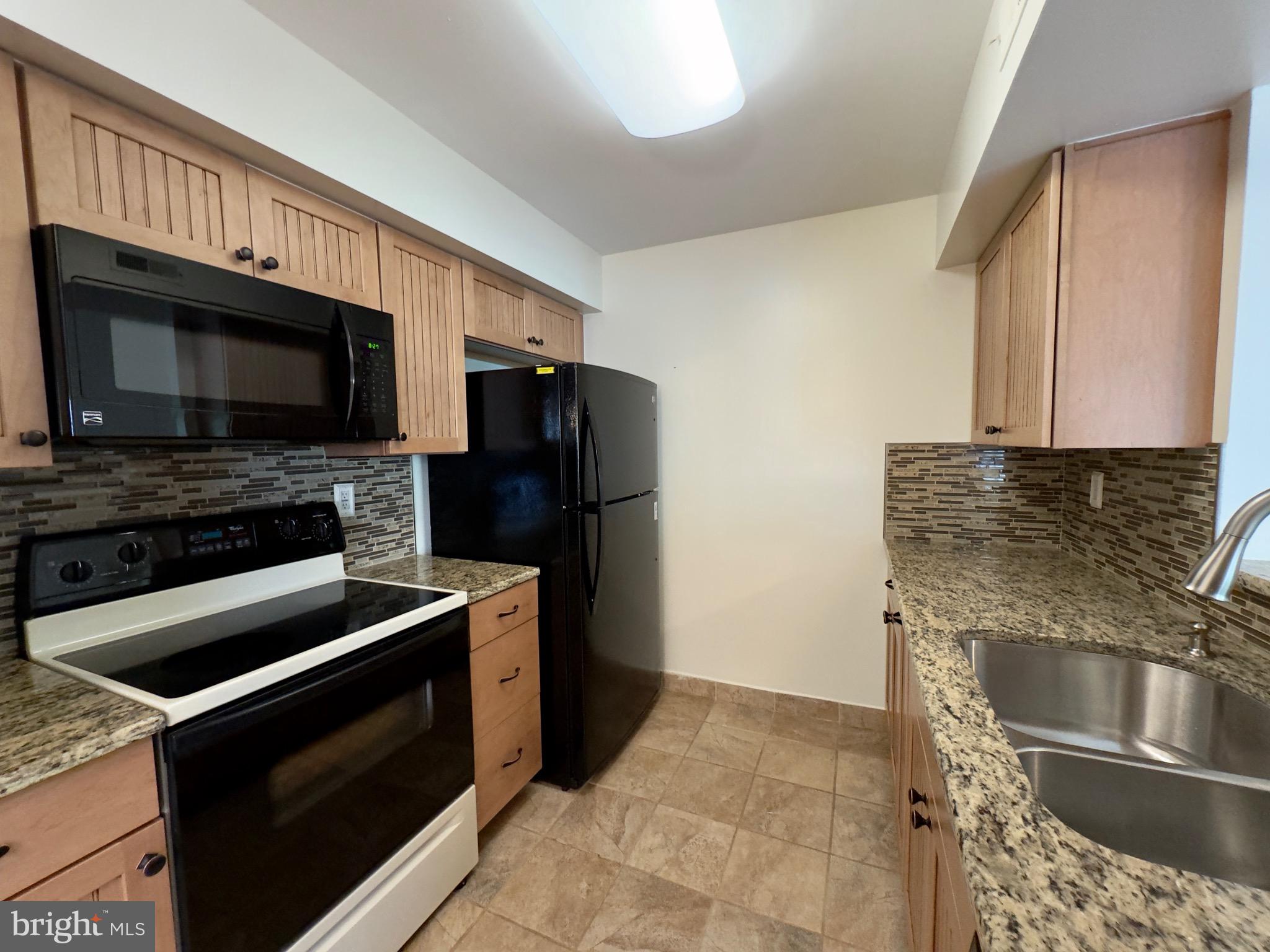 TAMERLANE - Residential Lease