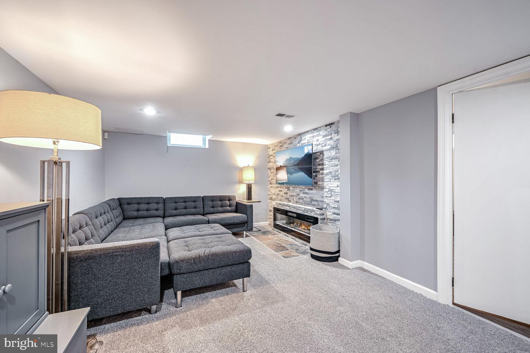 SOUTH FOUR CORNERS - Residential