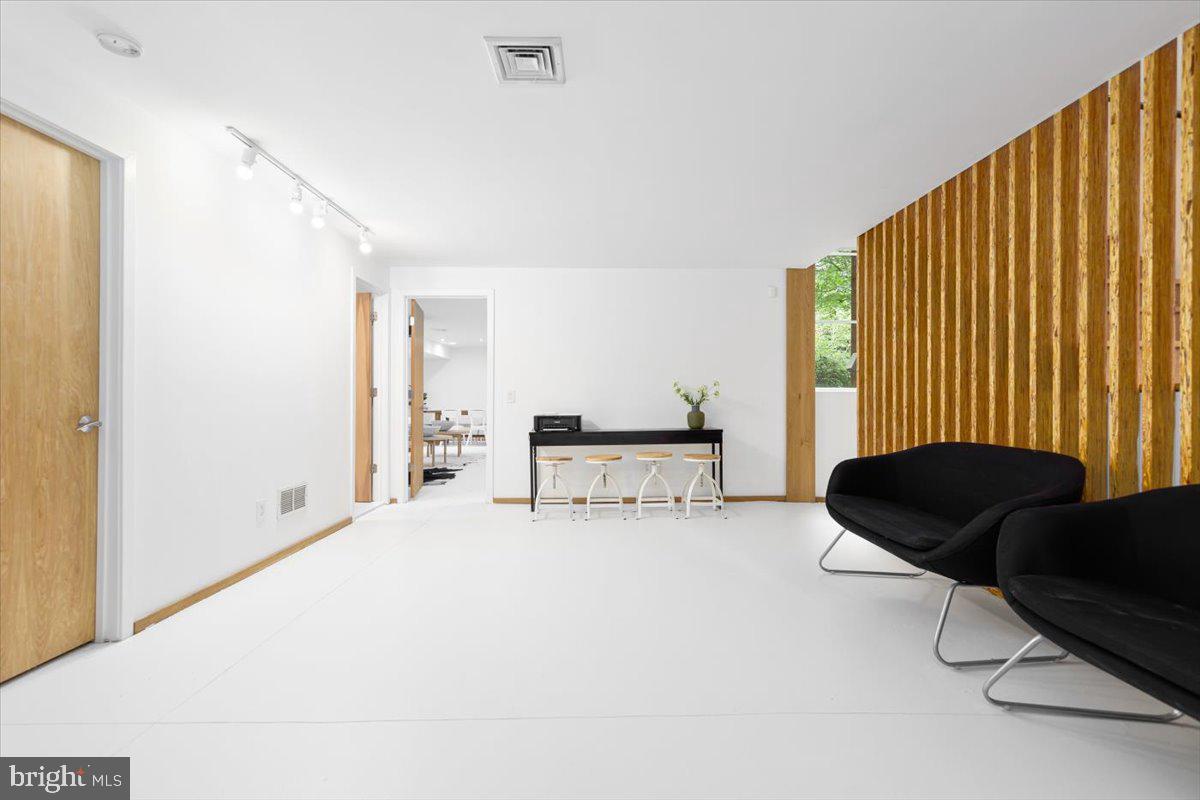 POPLAR HEIGHTS - Residential