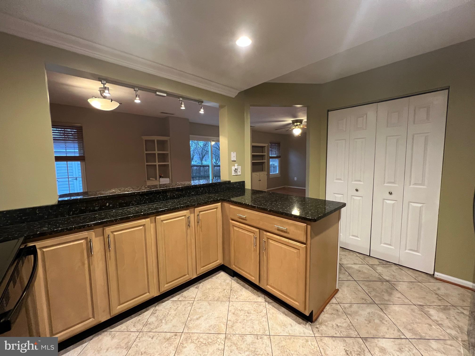 CROFTON VILLAGE - Residential Lease