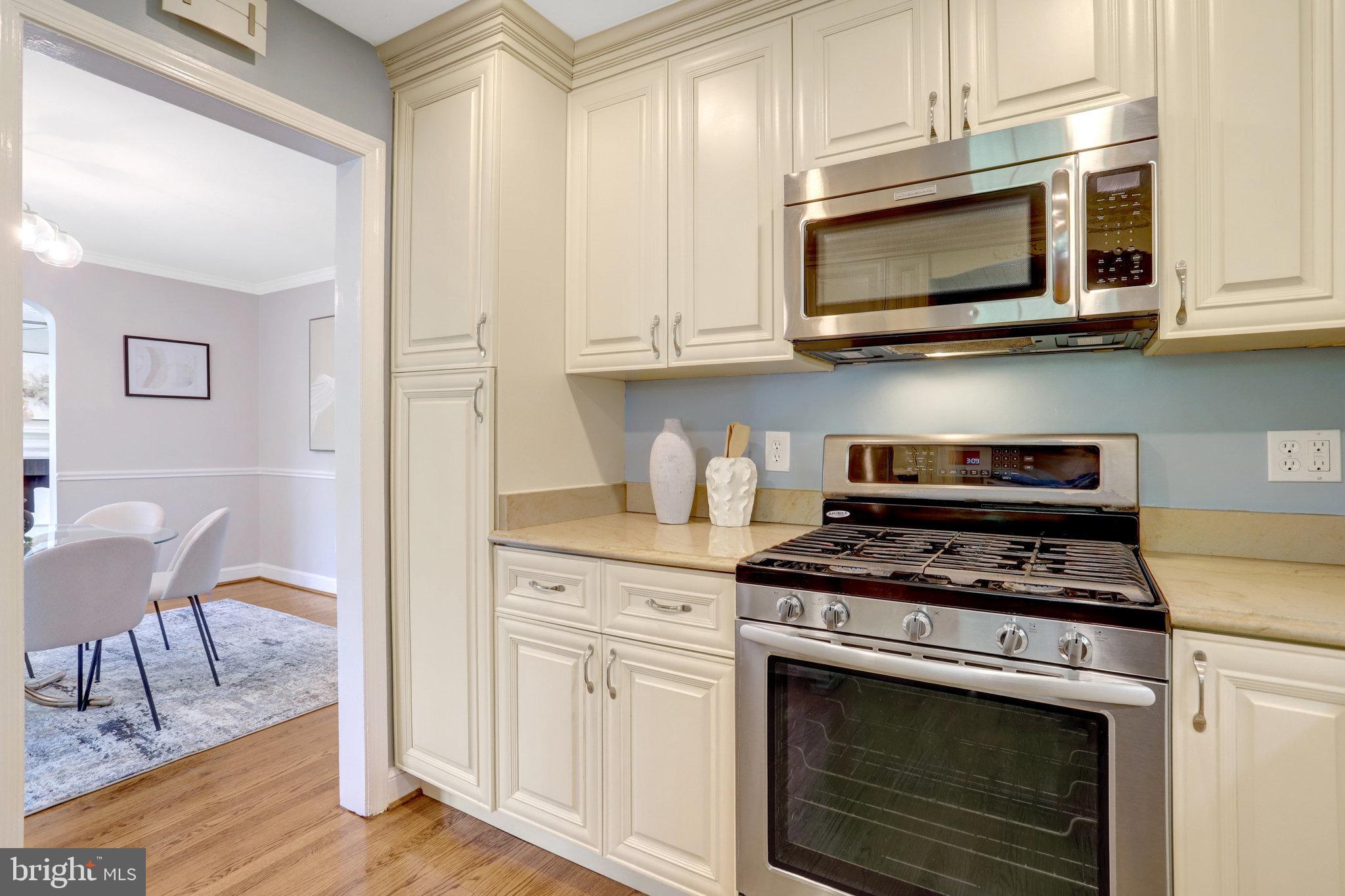 BEVERLY HILLS - Residential