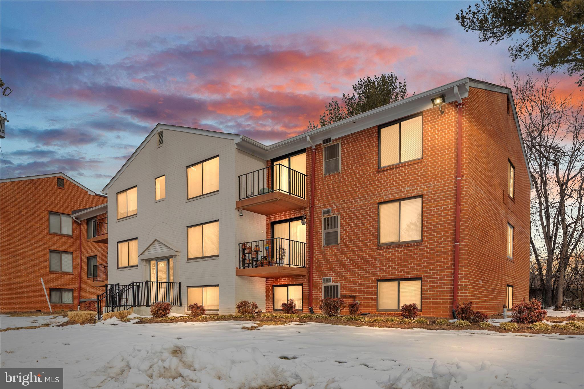 COUNTRY CLUB GREEN - Residential