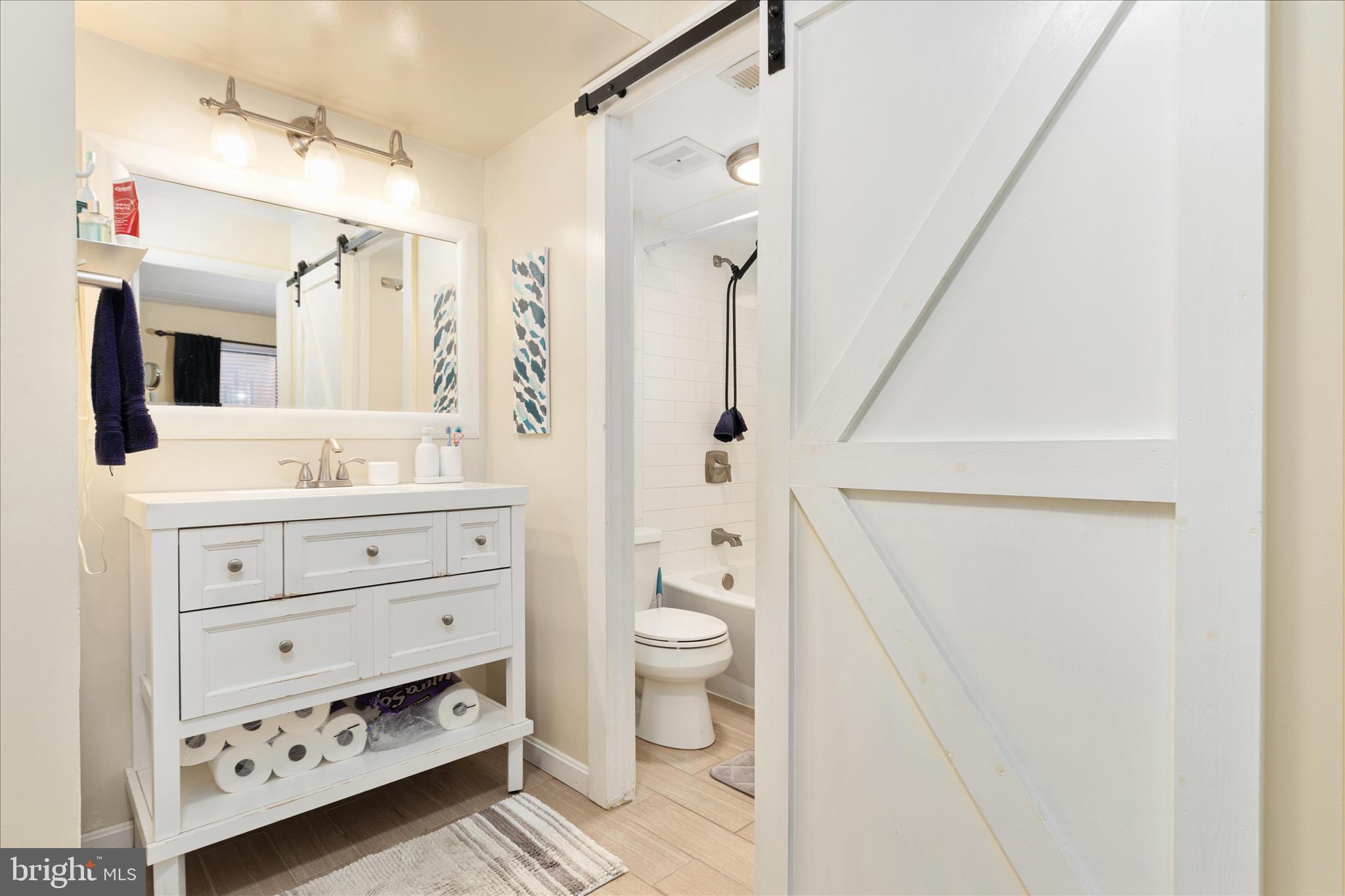 COUNTRY CLUB GREEN - Residential