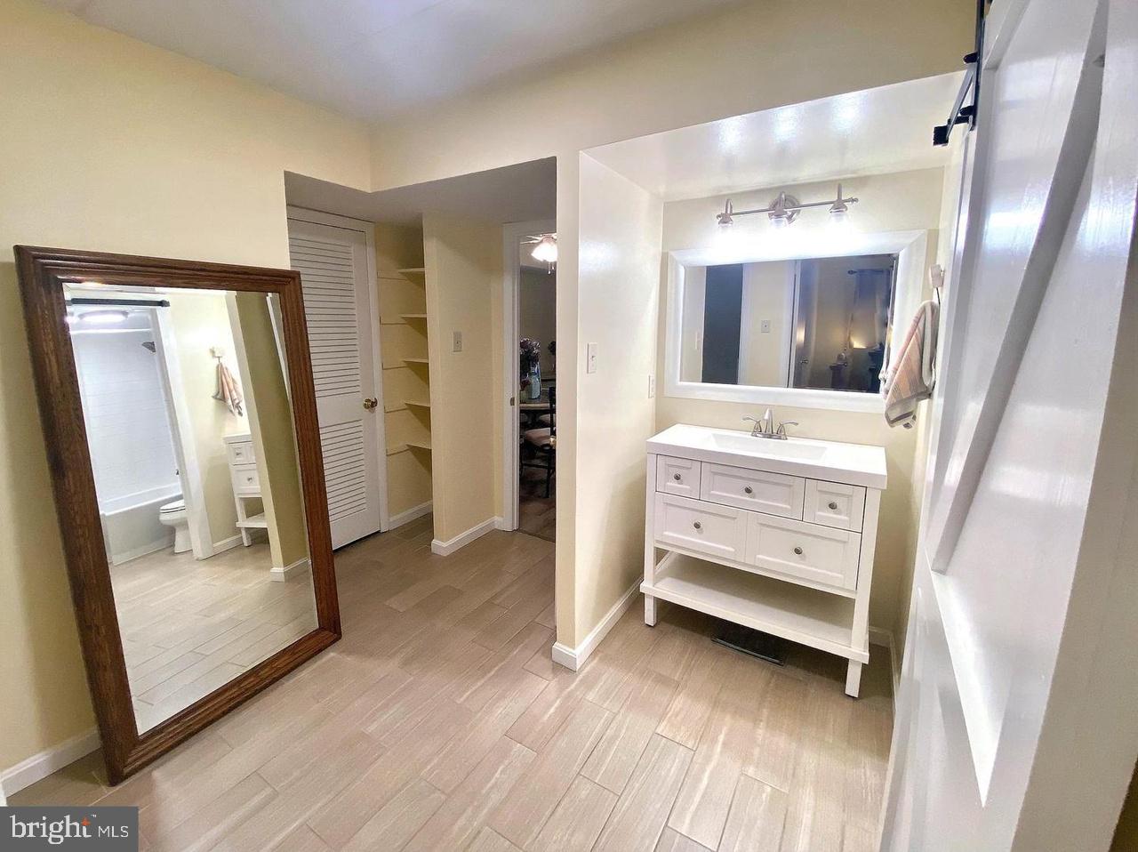 COUNTRY CLUB GREEN - Residential