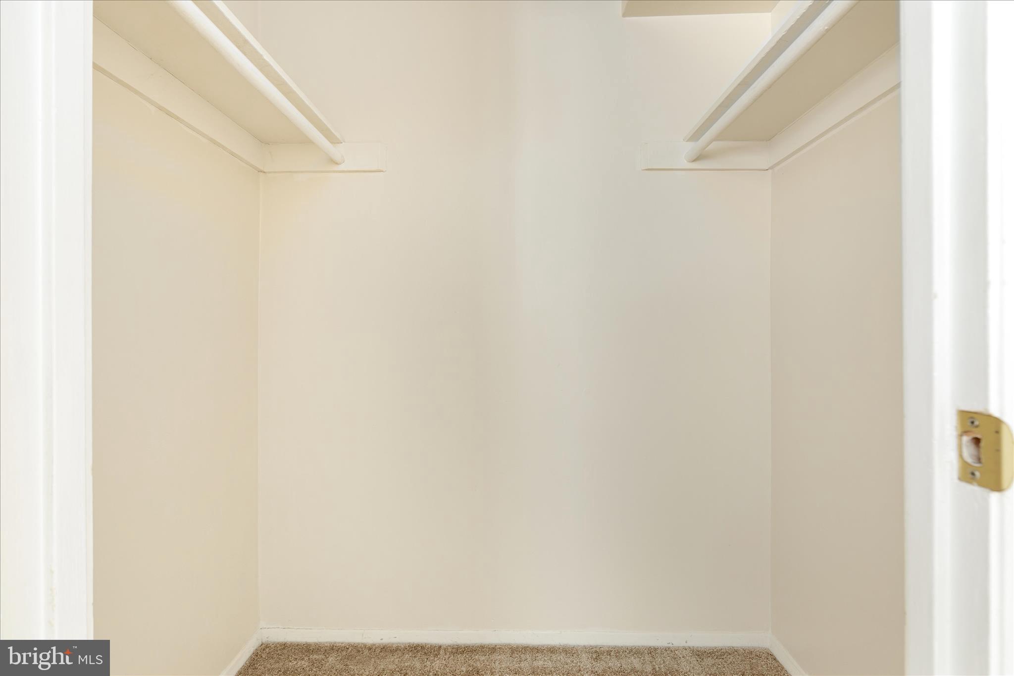 COUNTRY CLUB GREEN - Residential