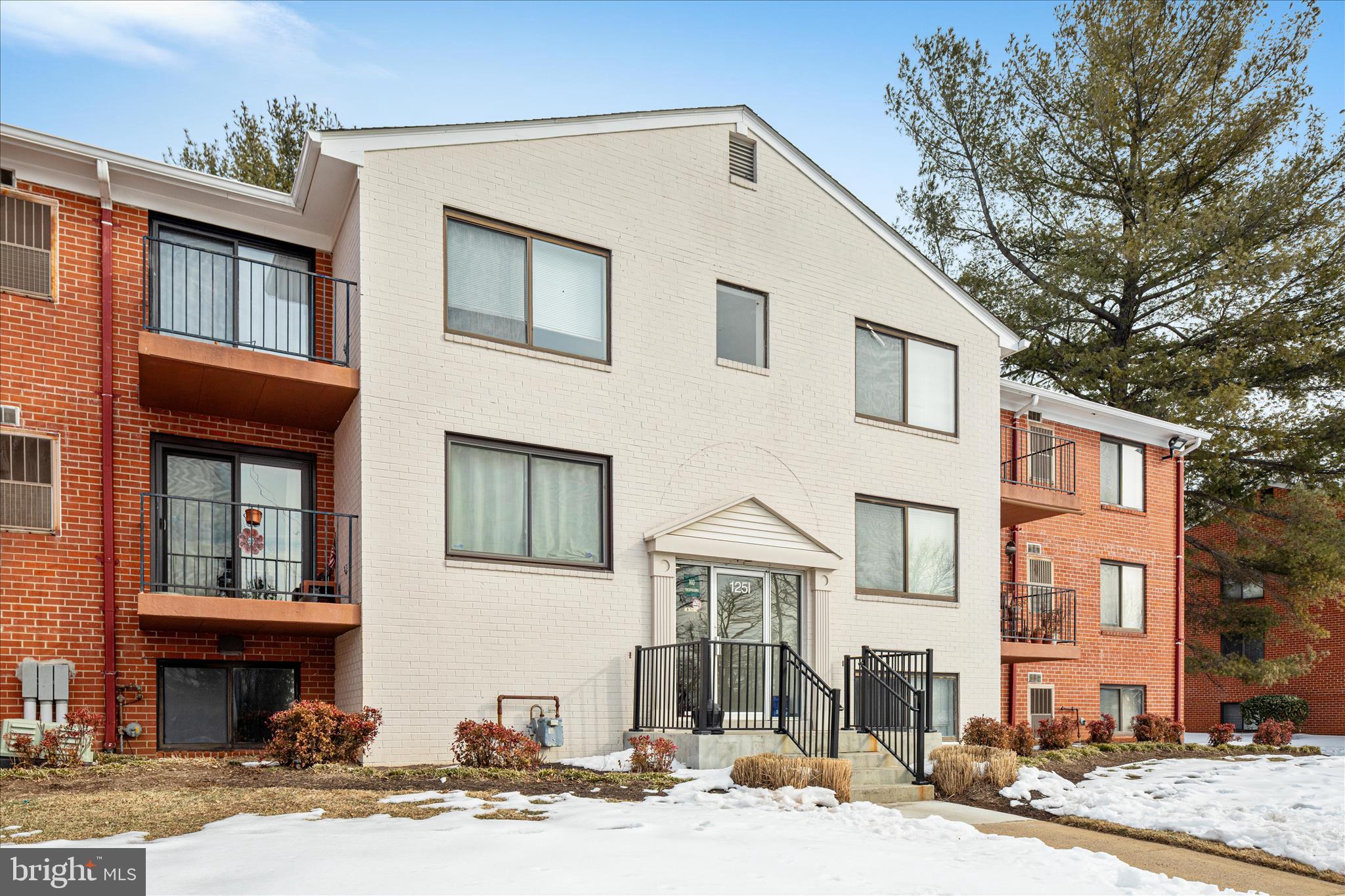 COUNTRY CLUB GREEN - Residential