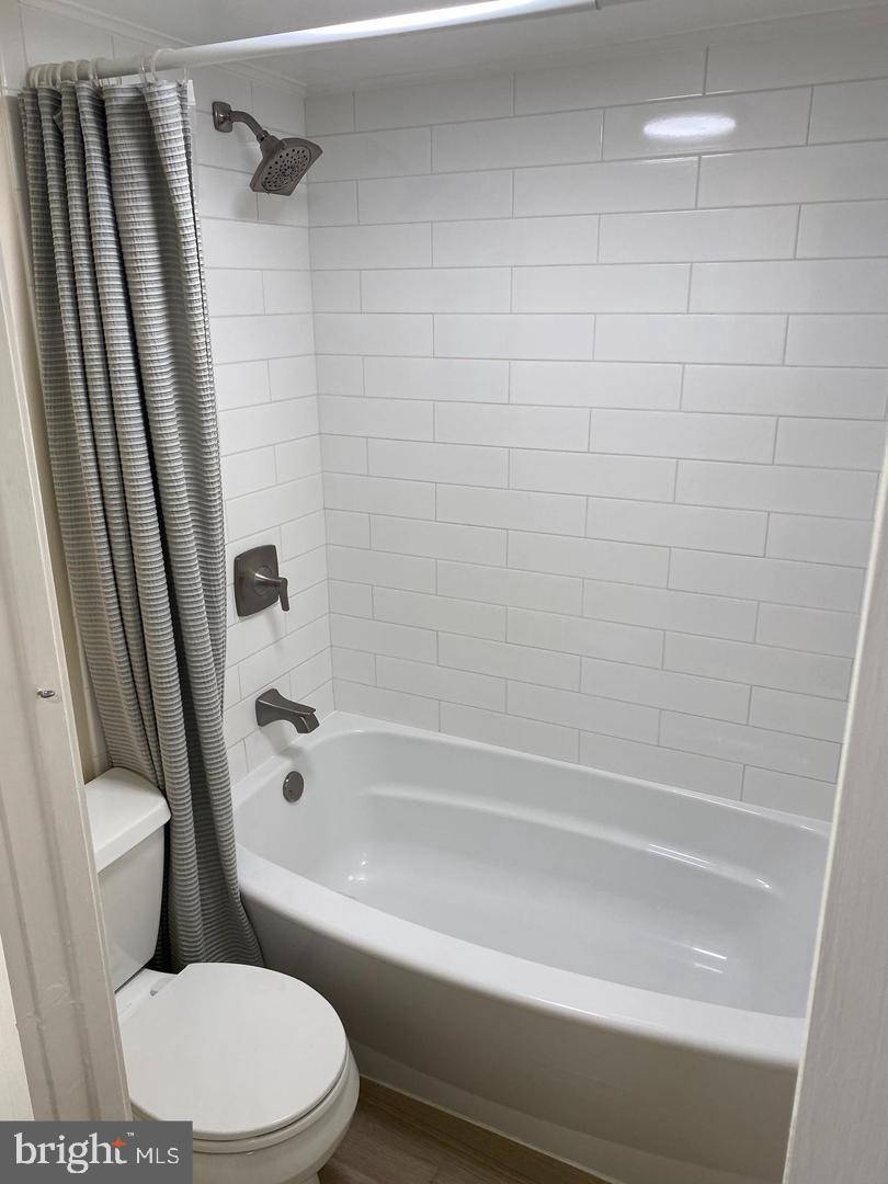 COUNTRY CLUB GREEN - Residential