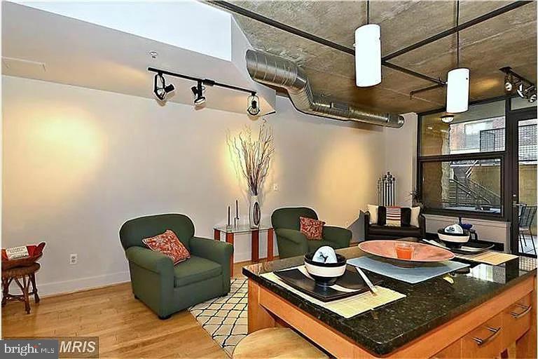 2301 CHAMPLAIN STREET NW T08