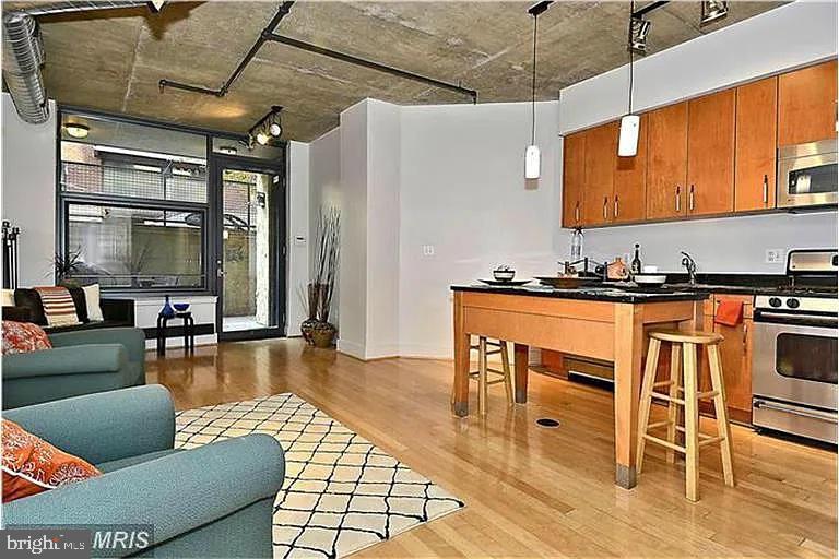 2301 CHAMPLAIN STREET NW T08
