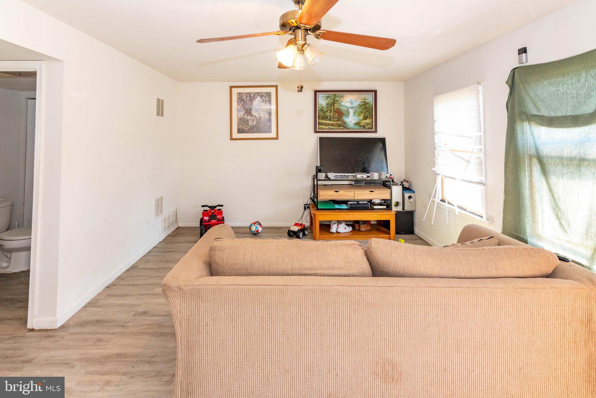 HARFORD SQUARE - Residential