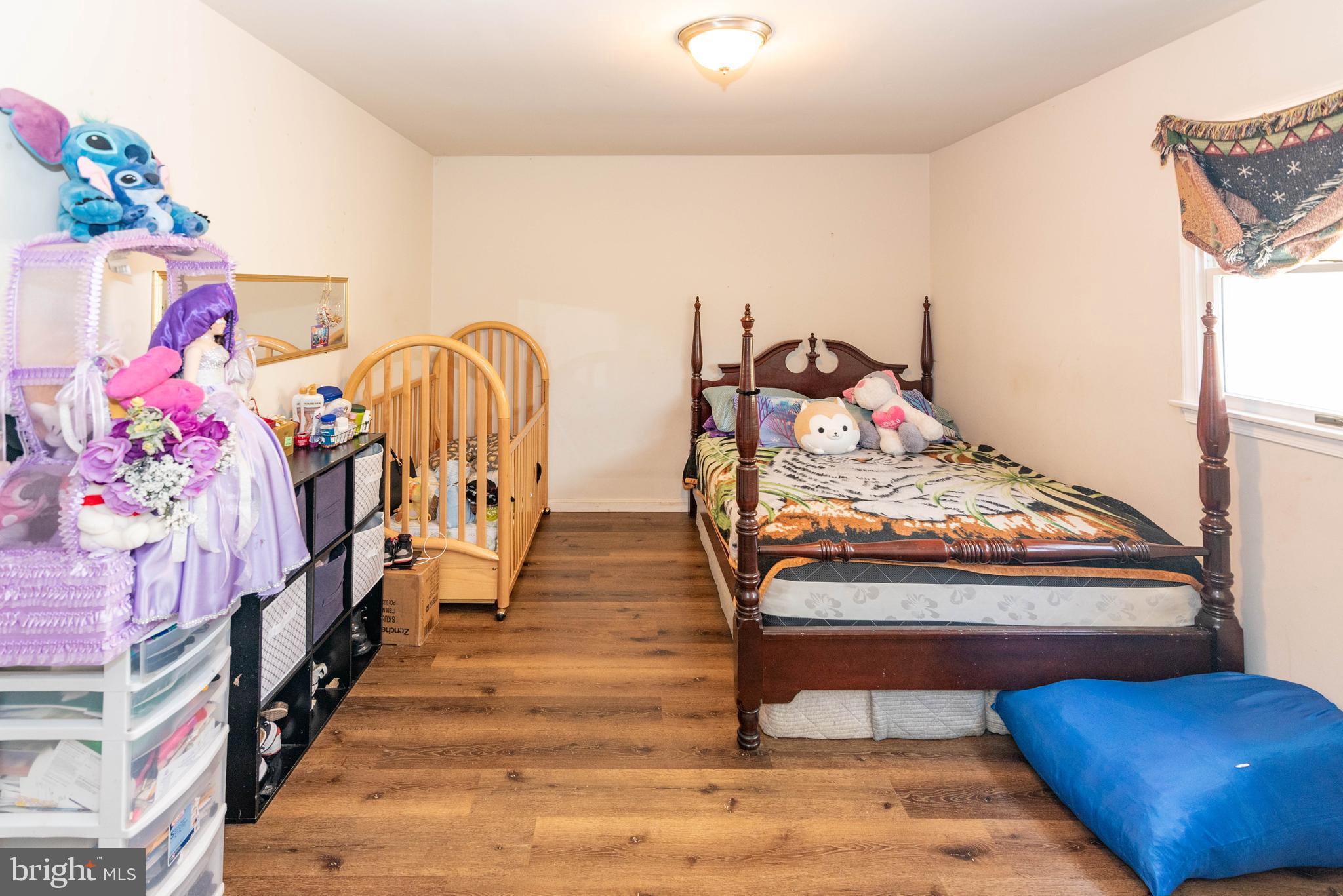 HARFORD SQUARE - Residential