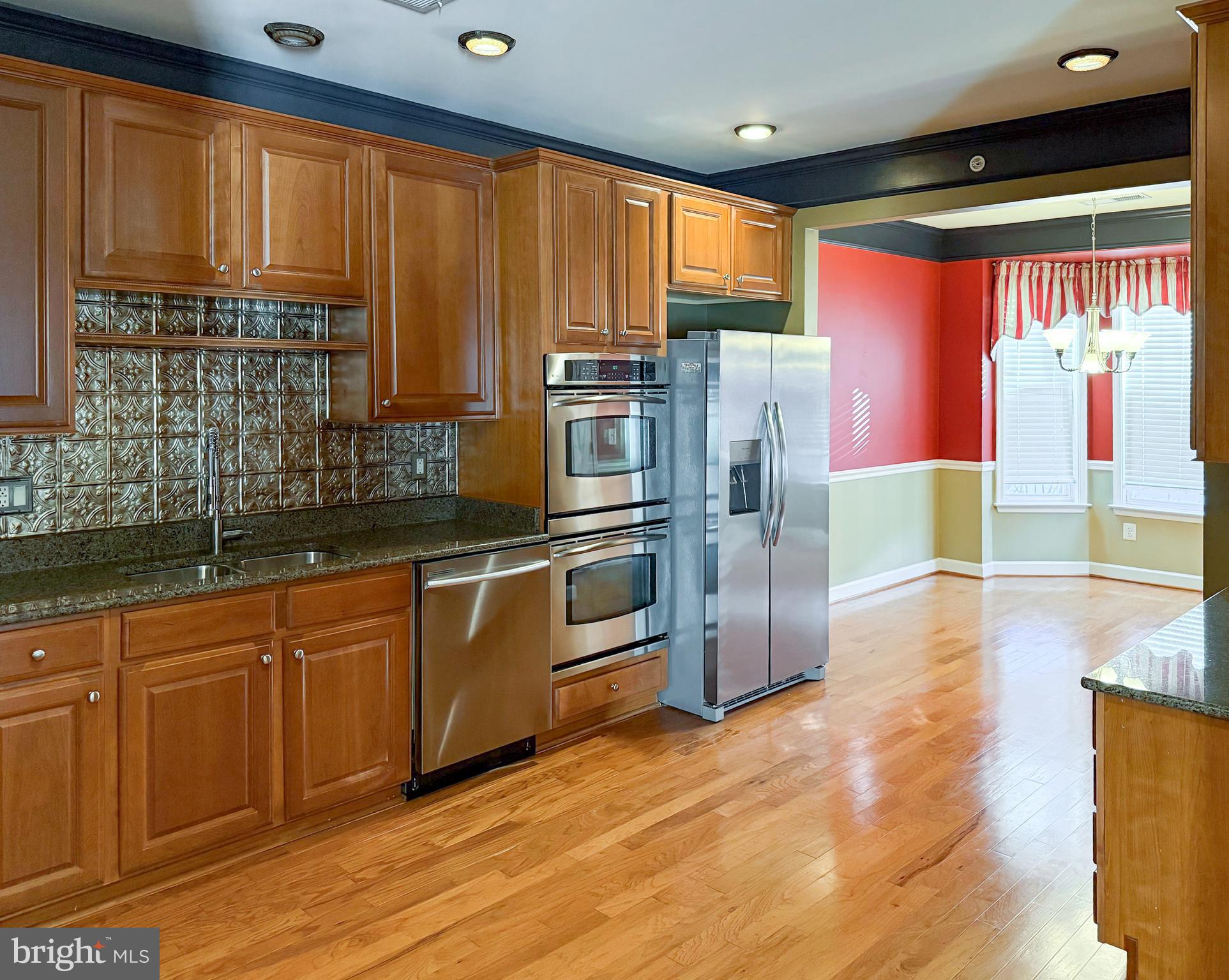 FOUR SEASONS - Residential