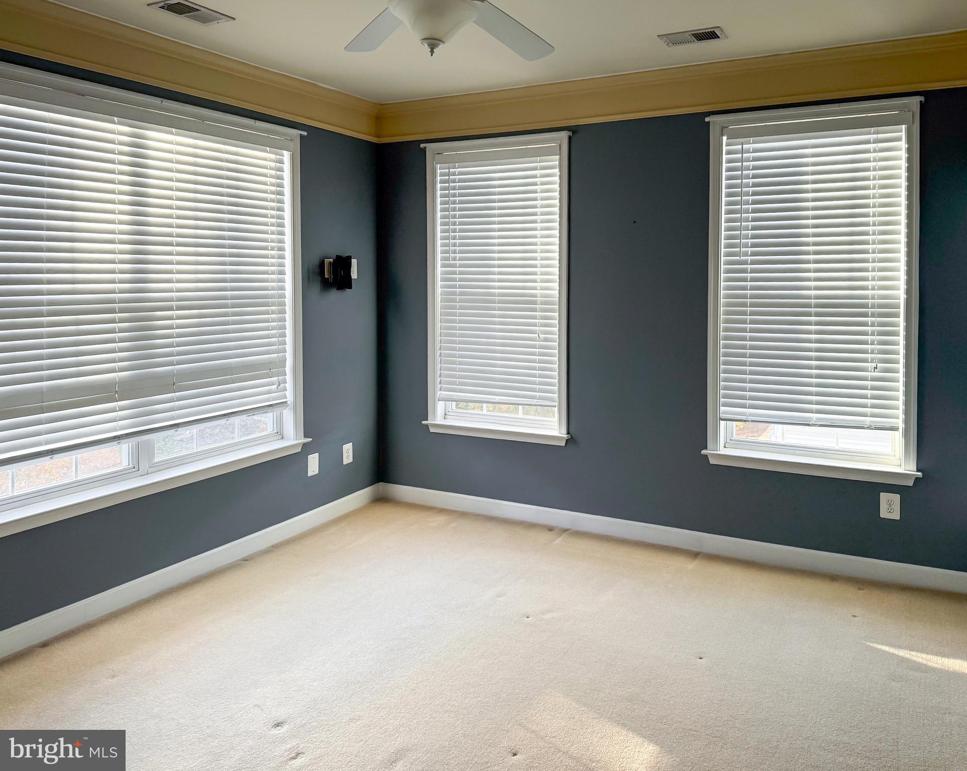 FOUR SEASONS - Residential