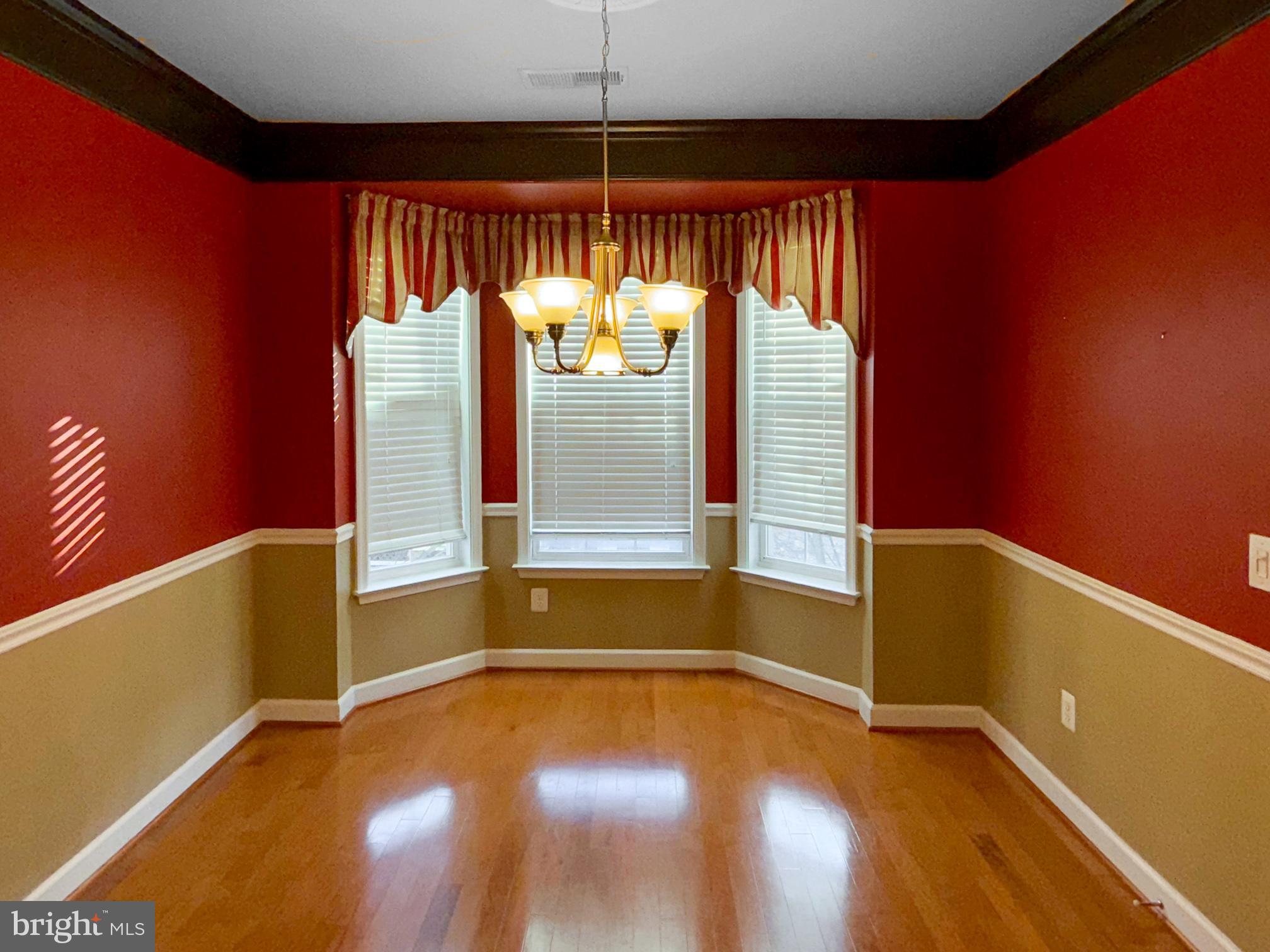 FOUR SEASONS - Residential