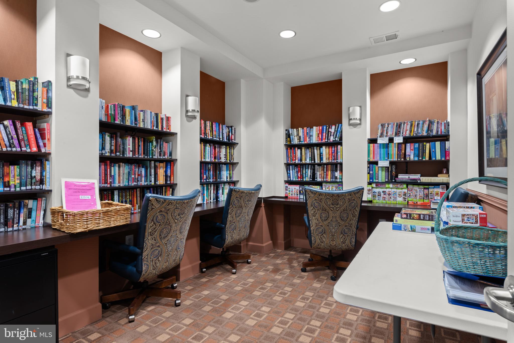 FOUR SEASONS - Residential