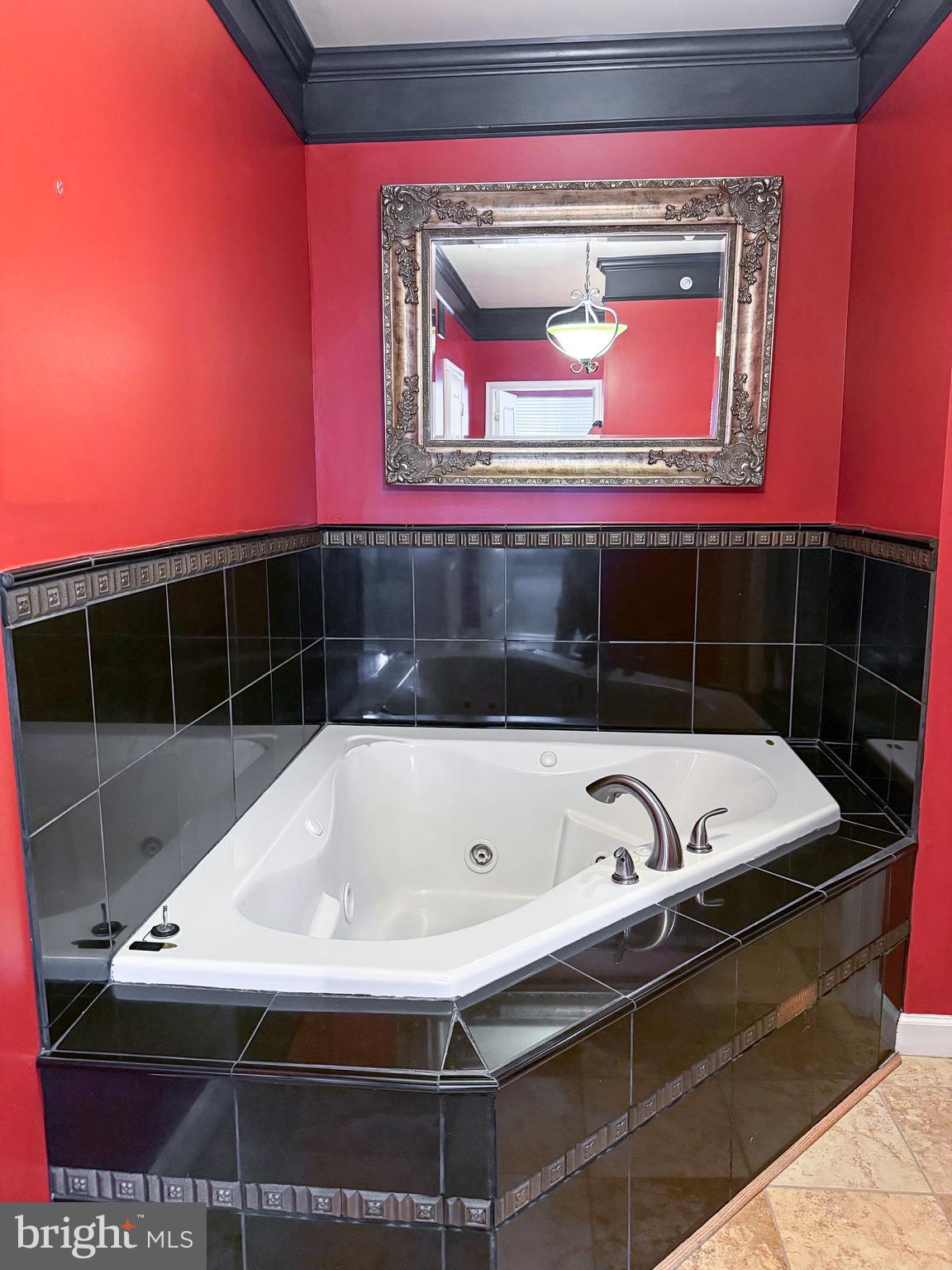 FOUR SEASONS - Residential