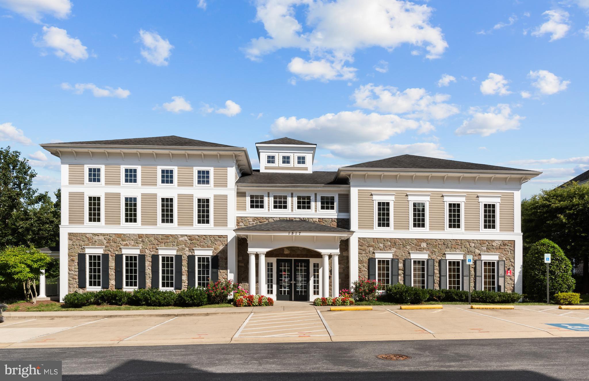 FOUR SEASONS - Residential