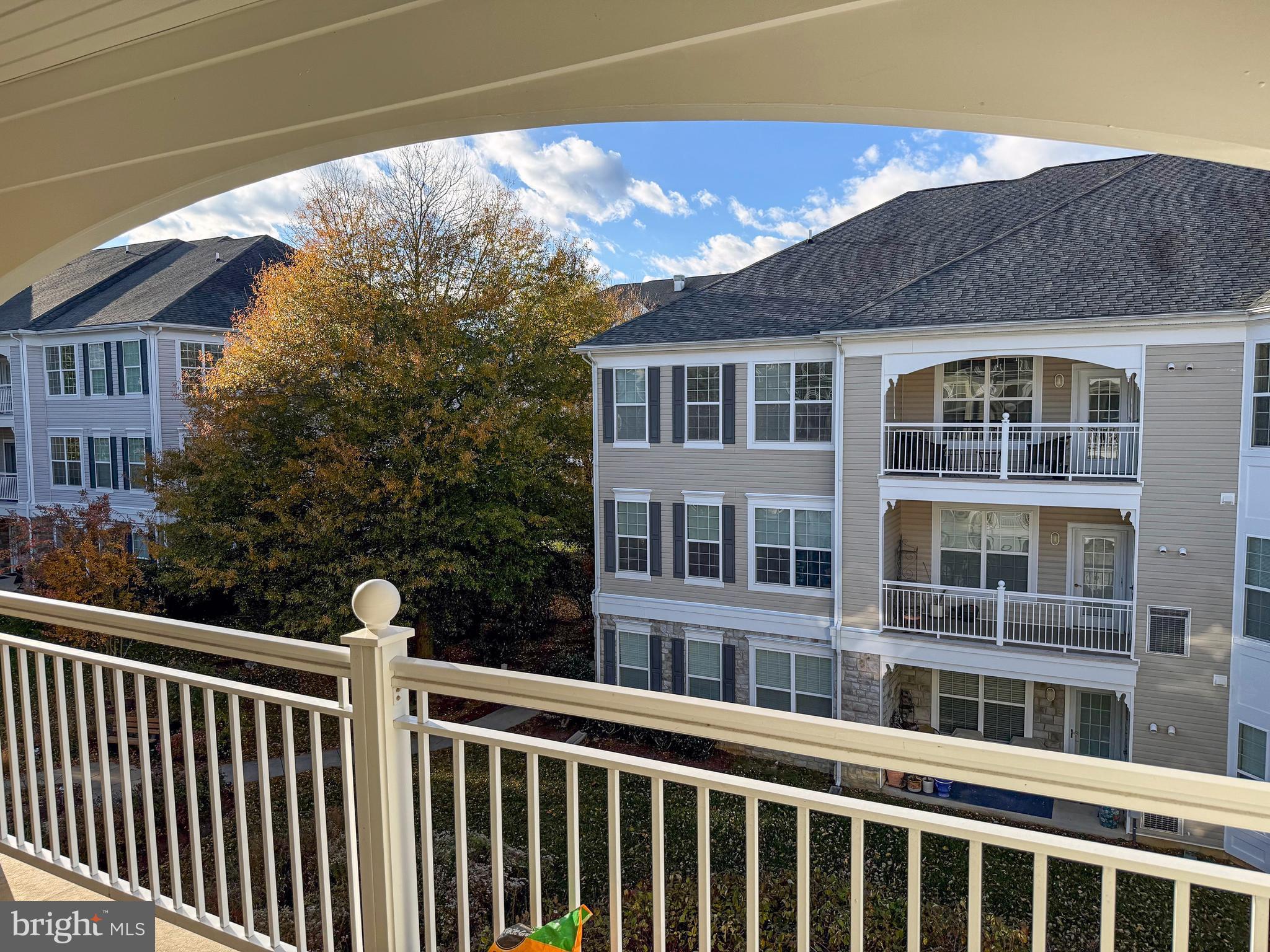 FOUR SEASONS - Residential