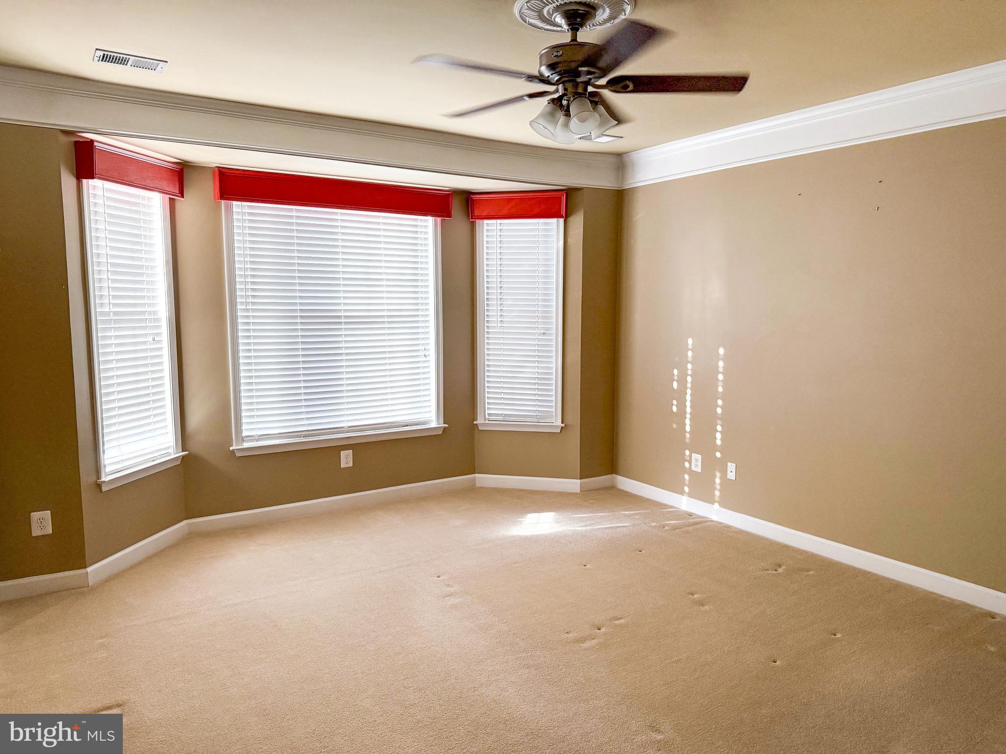 FOUR SEASONS - Residential