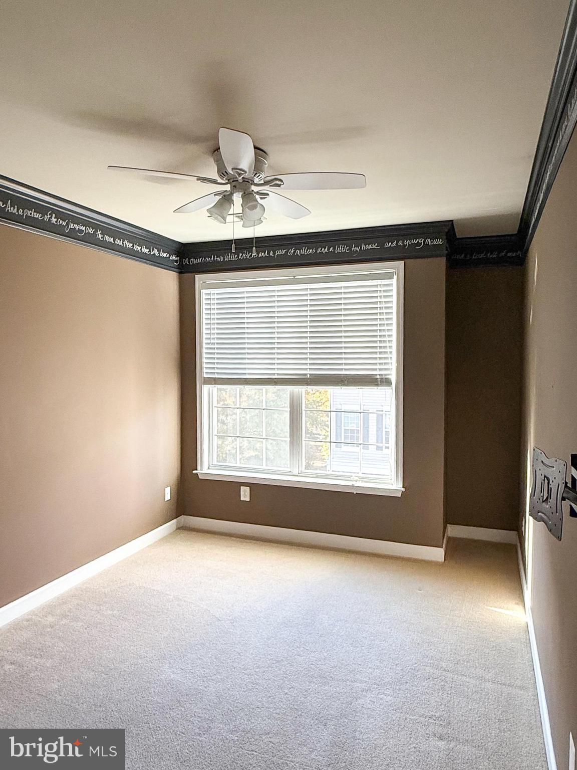 FOUR SEASONS - Residential