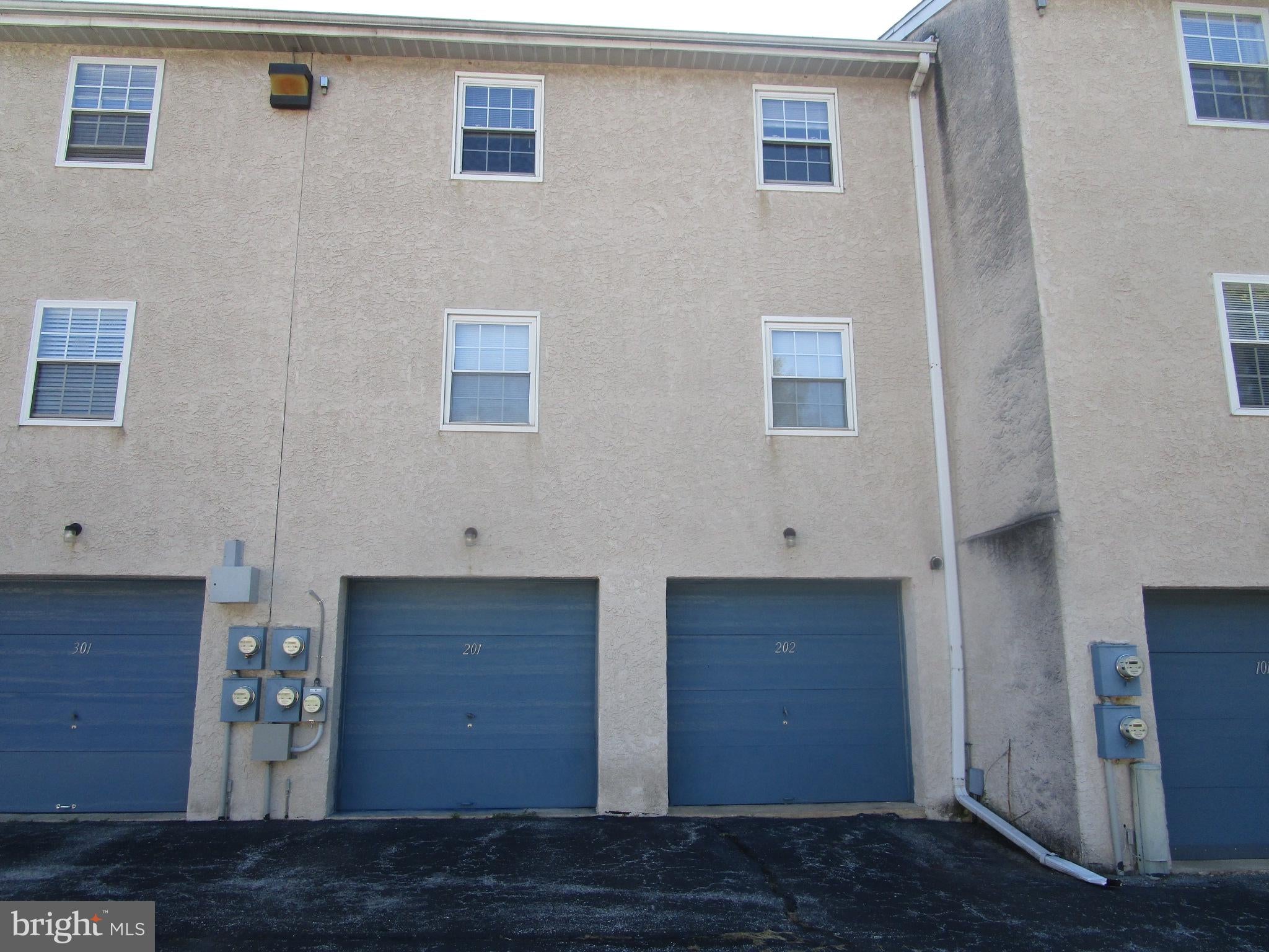 44 S S. LANSDOWNE AVE. AVENUE 202
