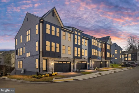8460 Begonia Lane, Lorton, VA MLS: VAFX2343948