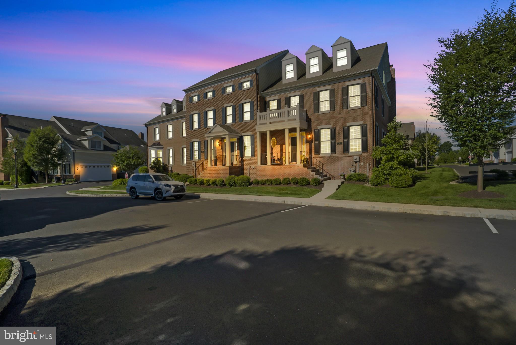 NEWTOWN WALK - Residential