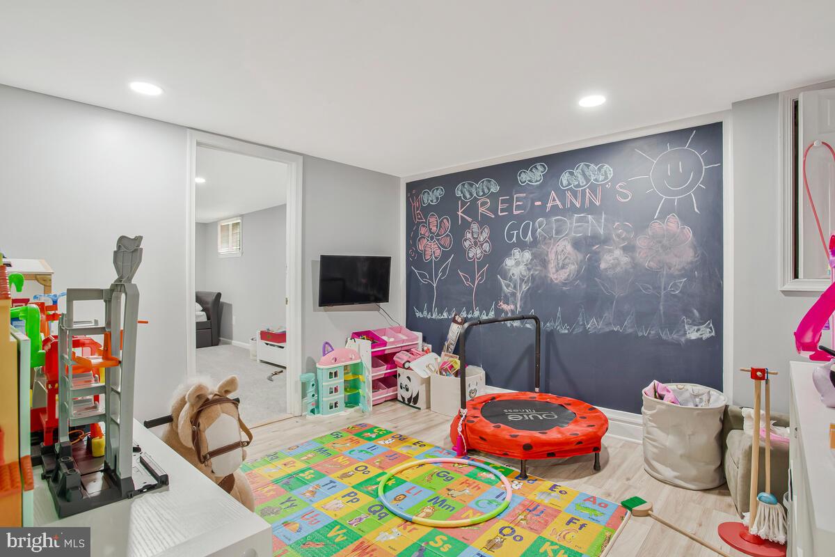 TALL OAKS CROSSING - Residential