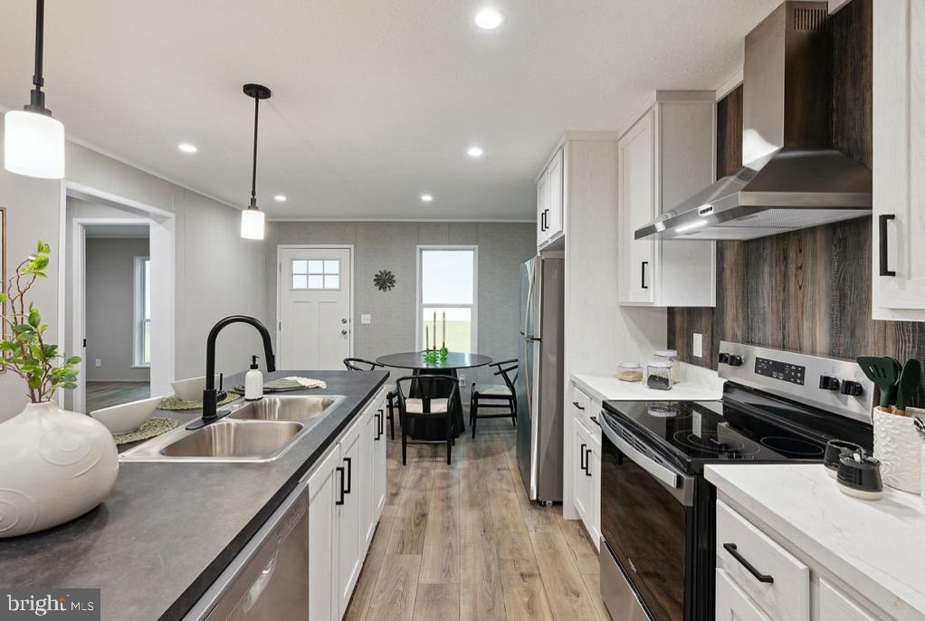 CHESTNUT POINT ESTATES & MARINA - Residential