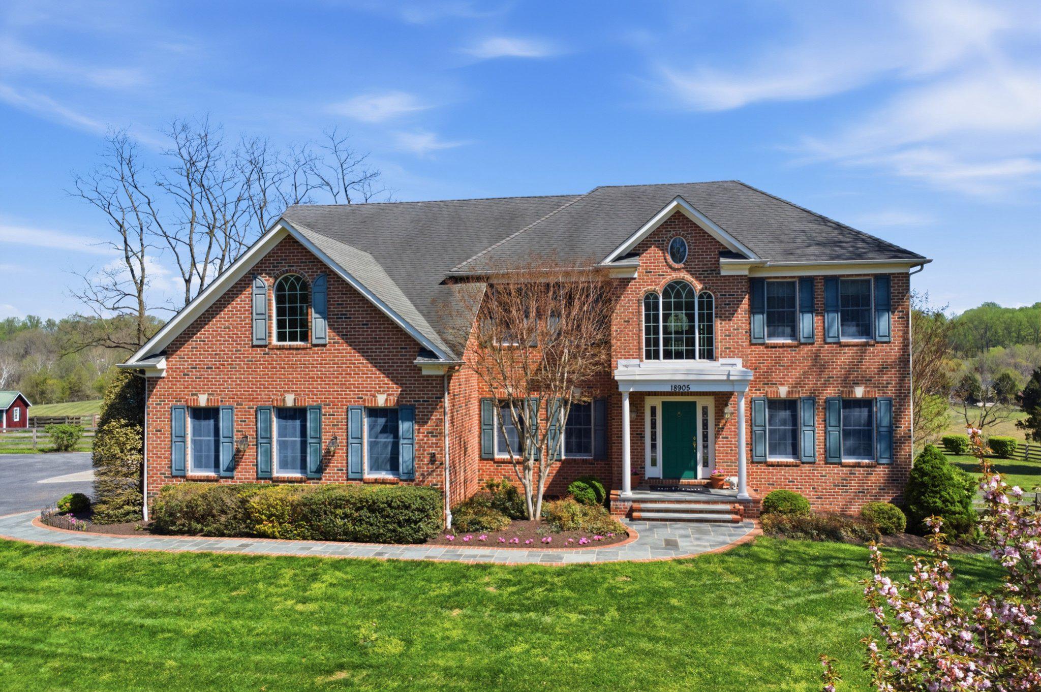 18905 CELEBRITY LANE