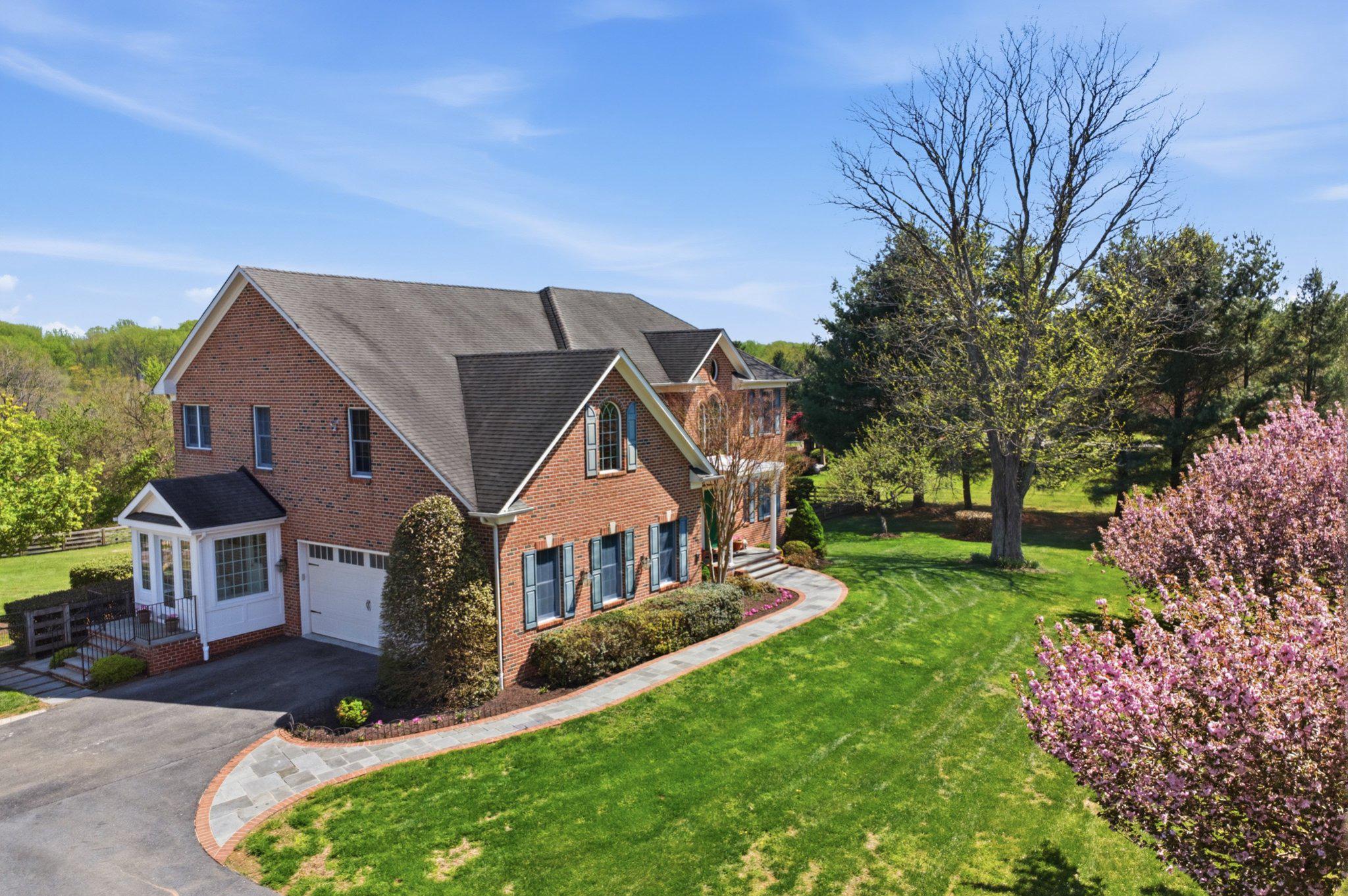 18905 CELEBRITY LANE