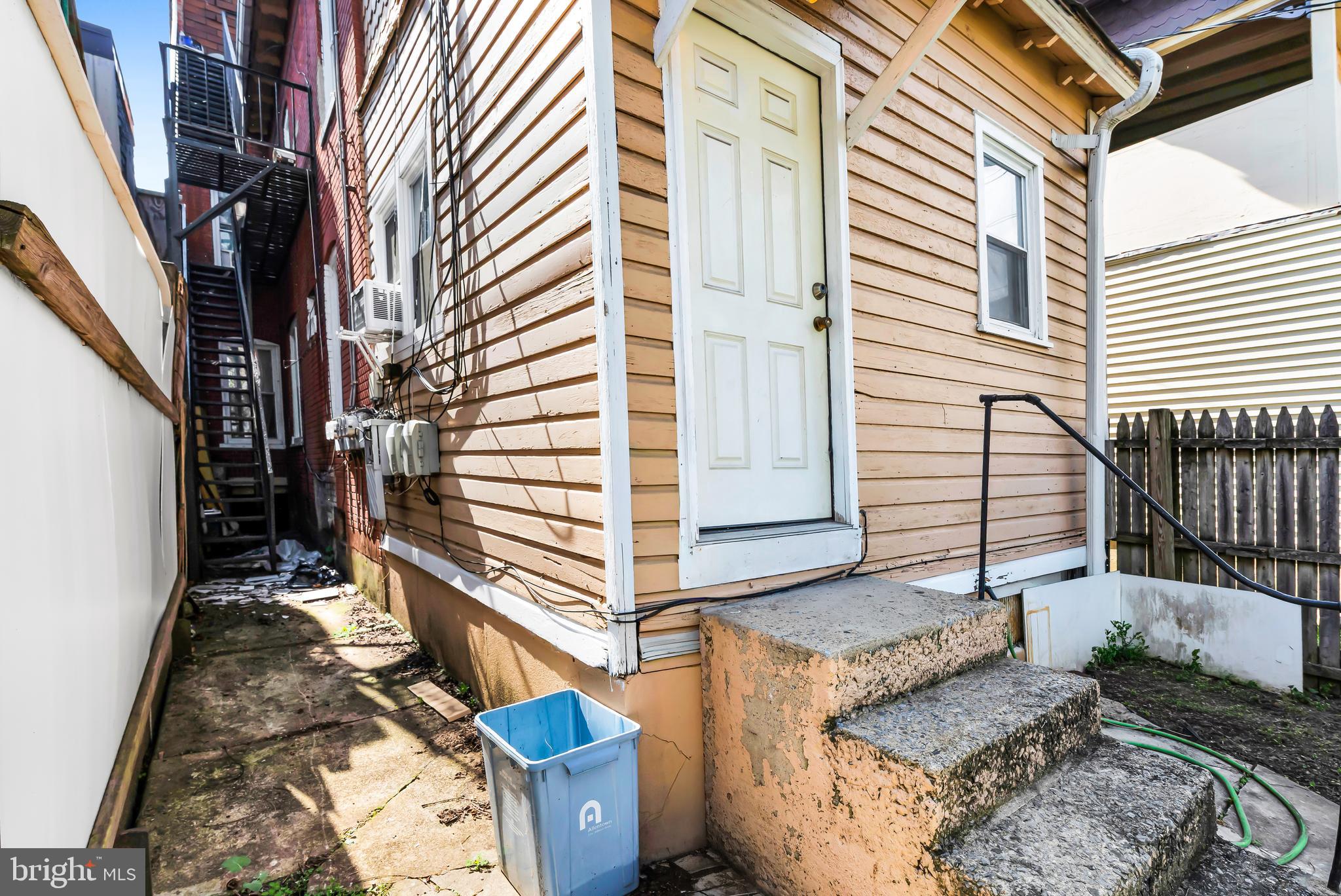 135 N 8TH STREET