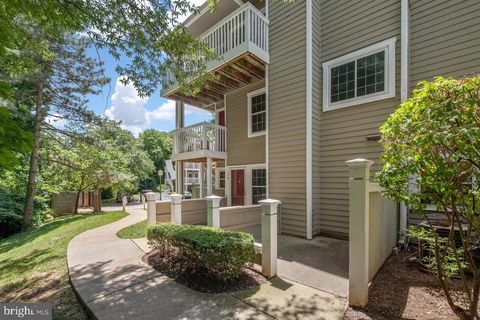 Photo of 5804 Inman Park Circle #390, NORTH BETHESDA, MD 20852 (MLS # MDMC2218876)